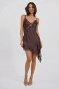 Vestido de encaje asimétrico