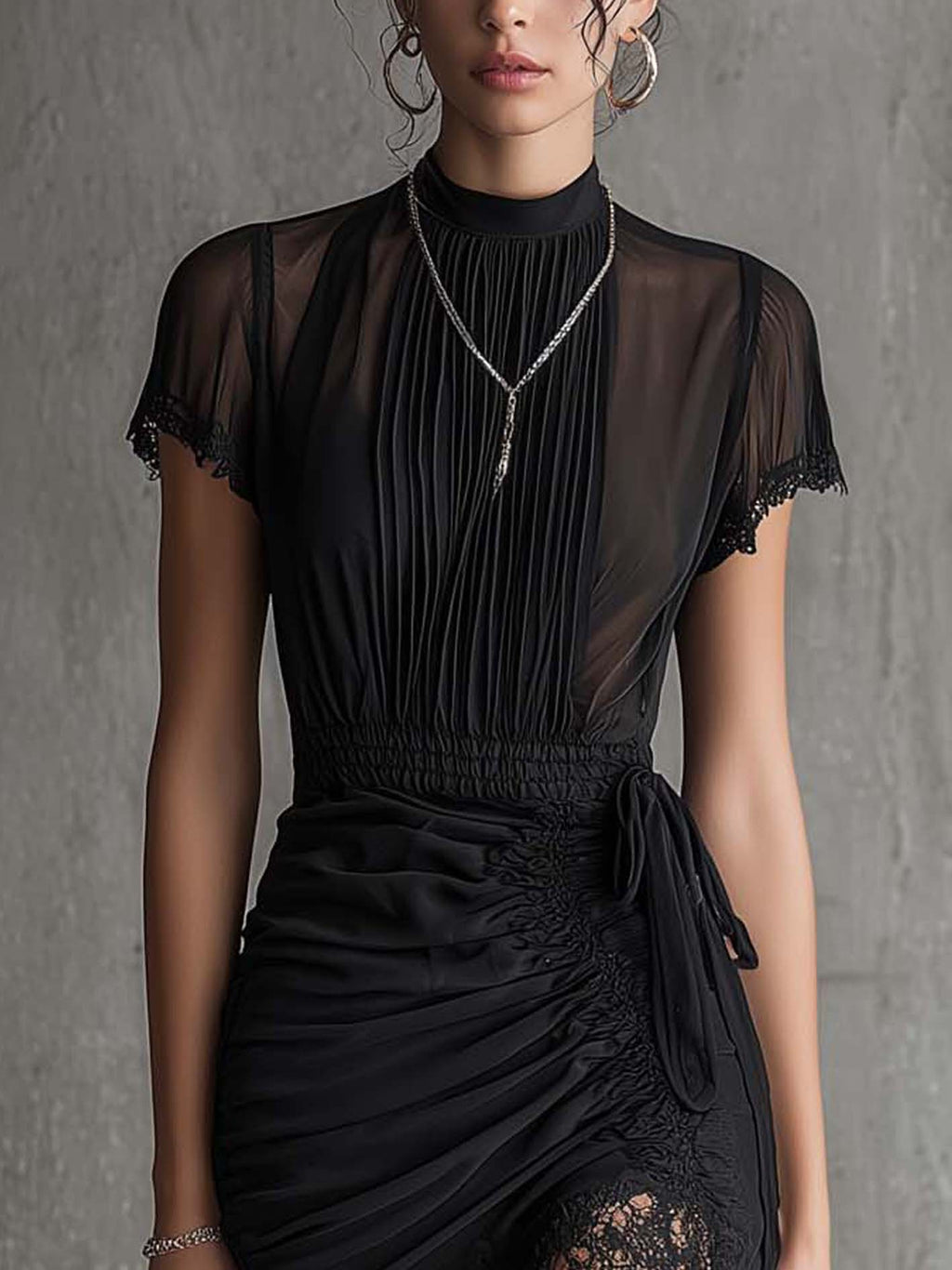 Abito Mini in Chiffon Nero con Vita Plissettata