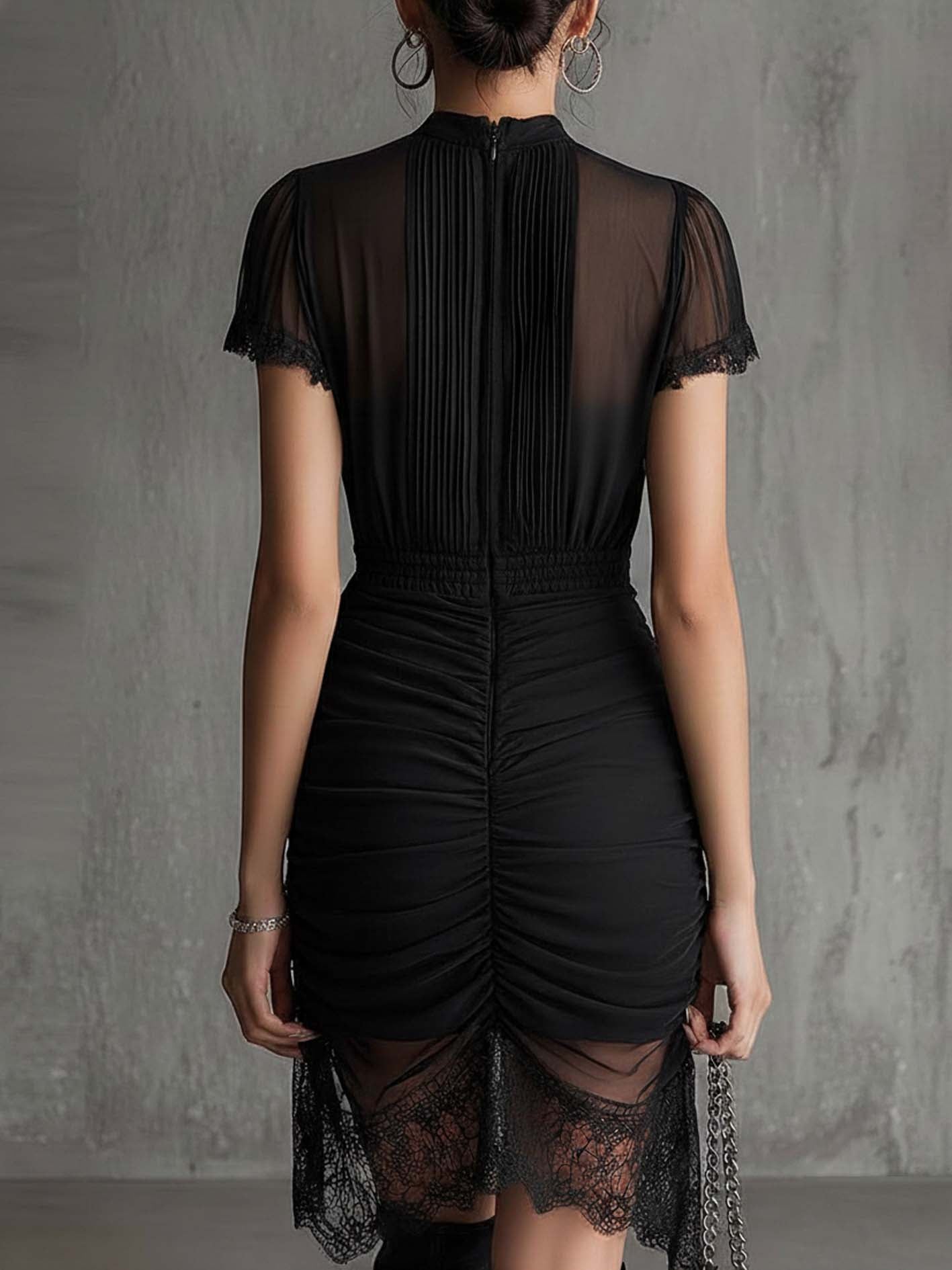 Abito Mini in Chiffon Nero con Vita Plissettata